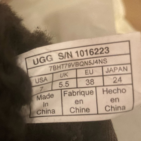 Uggs: women’s Classic Short II - Picture 6 of 6